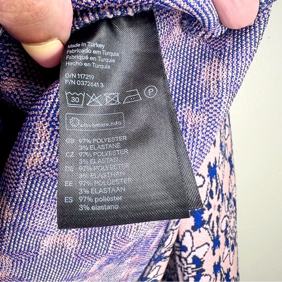 H&M Women's Size 6 Top 3/4 Sleeves Blue and Pink Geometric - Picture 6 of 6